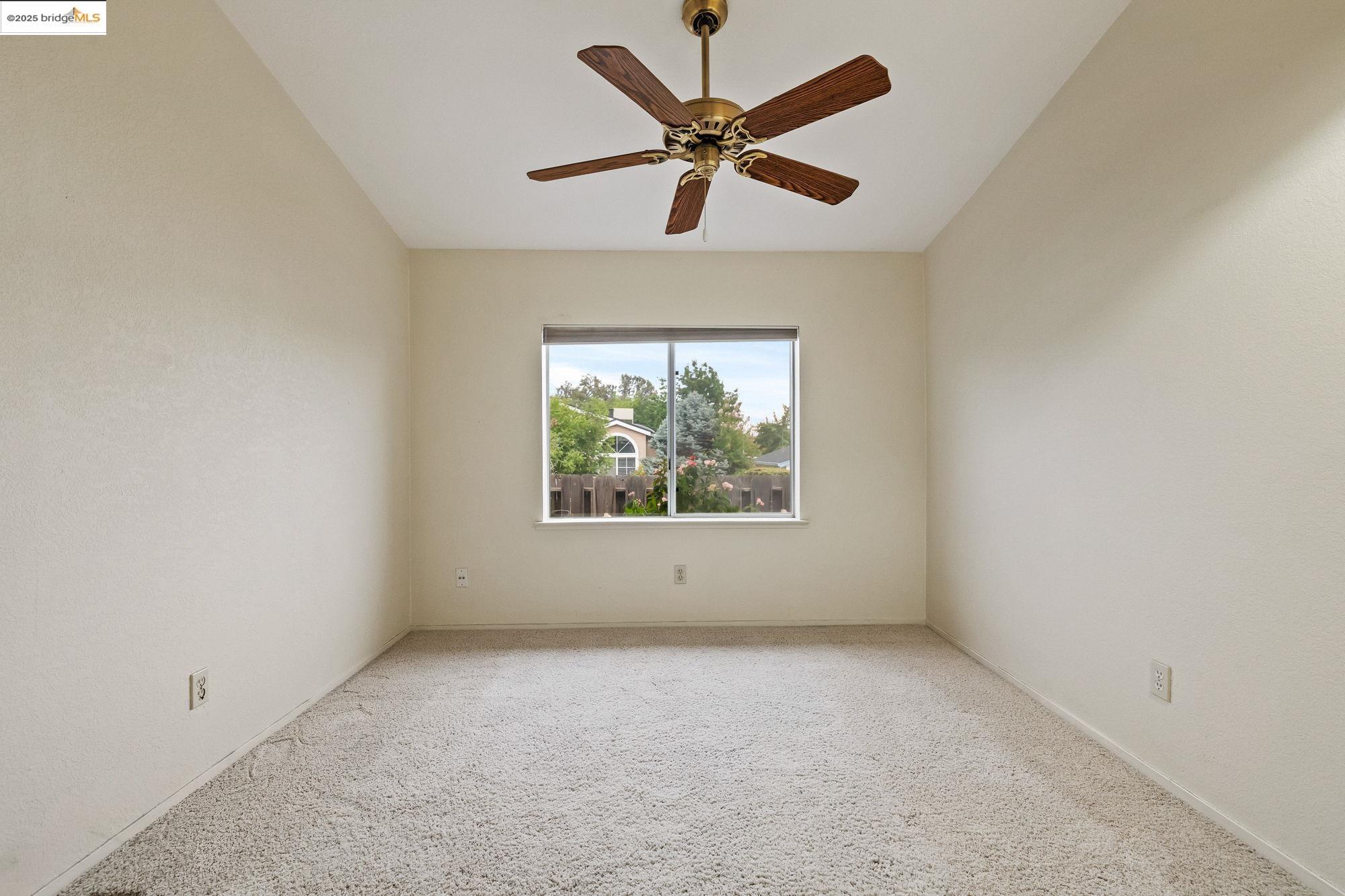 19560 River Birch Court, Unit 1 Sonora, CA 95370 - Photo 18 of 38 an empty room with a window