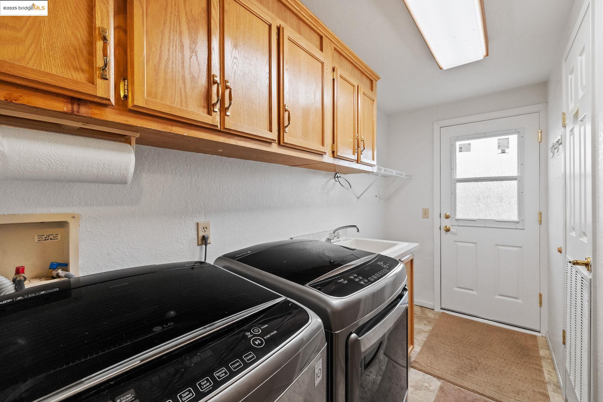 19560 River Birch Court, Unit 1 Sonora, CA 95370 - Photo 20 of 38 a view of kitchen with a sink and cabinets