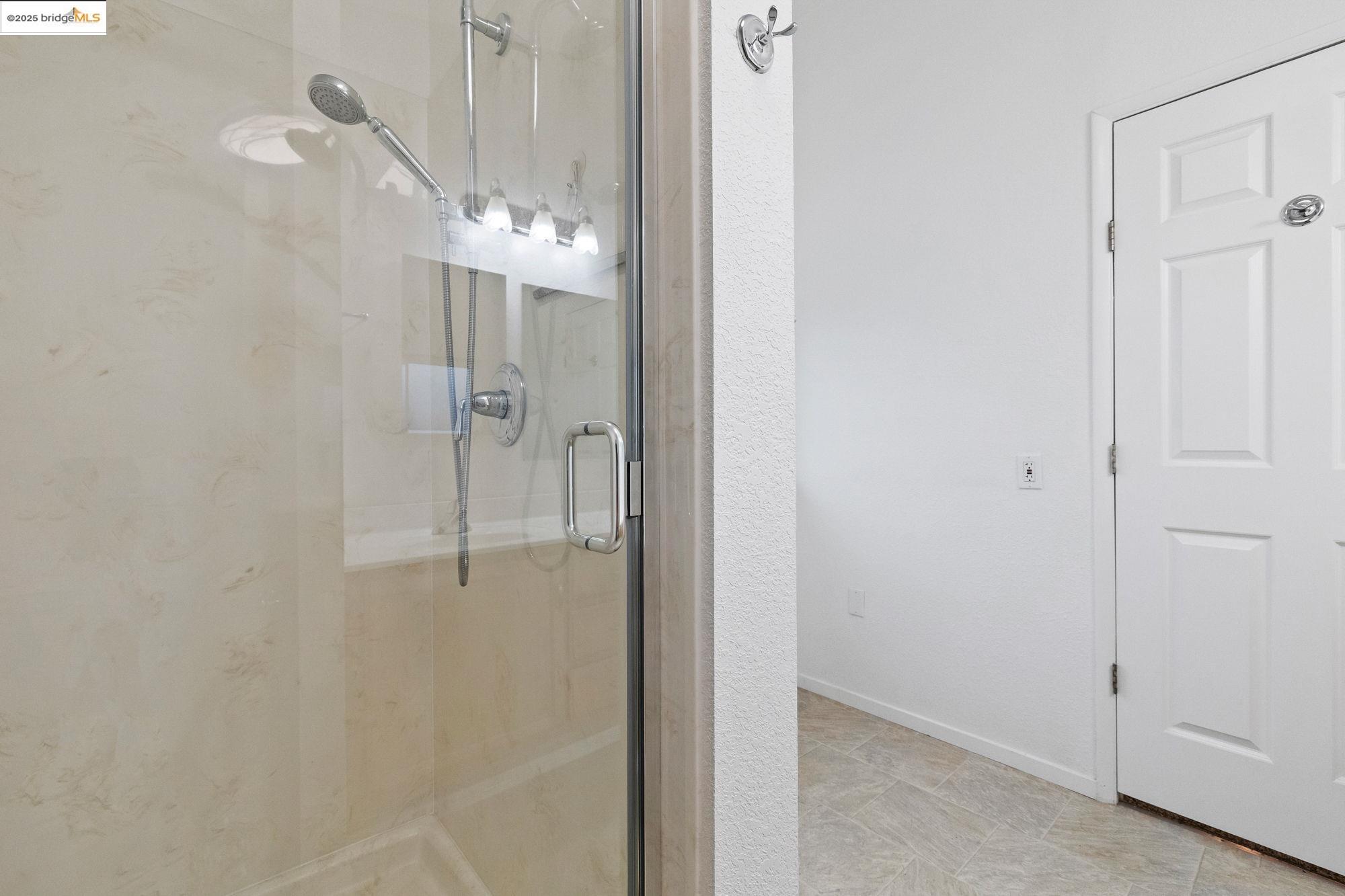 19560 River Birch Court, Unit 1 Sonora, CA 95370 - Photo 29 of 38 a bathroom with a shower