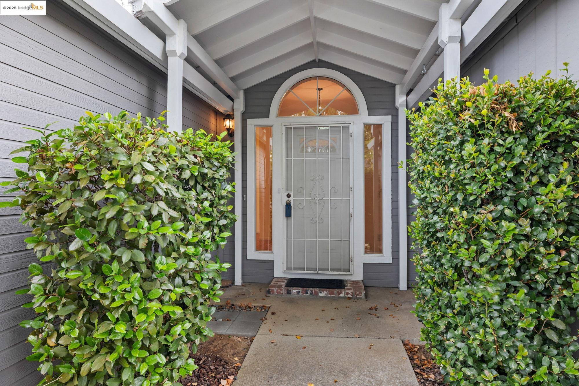 19560 River Birch Court, Unit 1 Sonora, CA 95370 - Photo 3 of 38 a view of entrance gate of a house