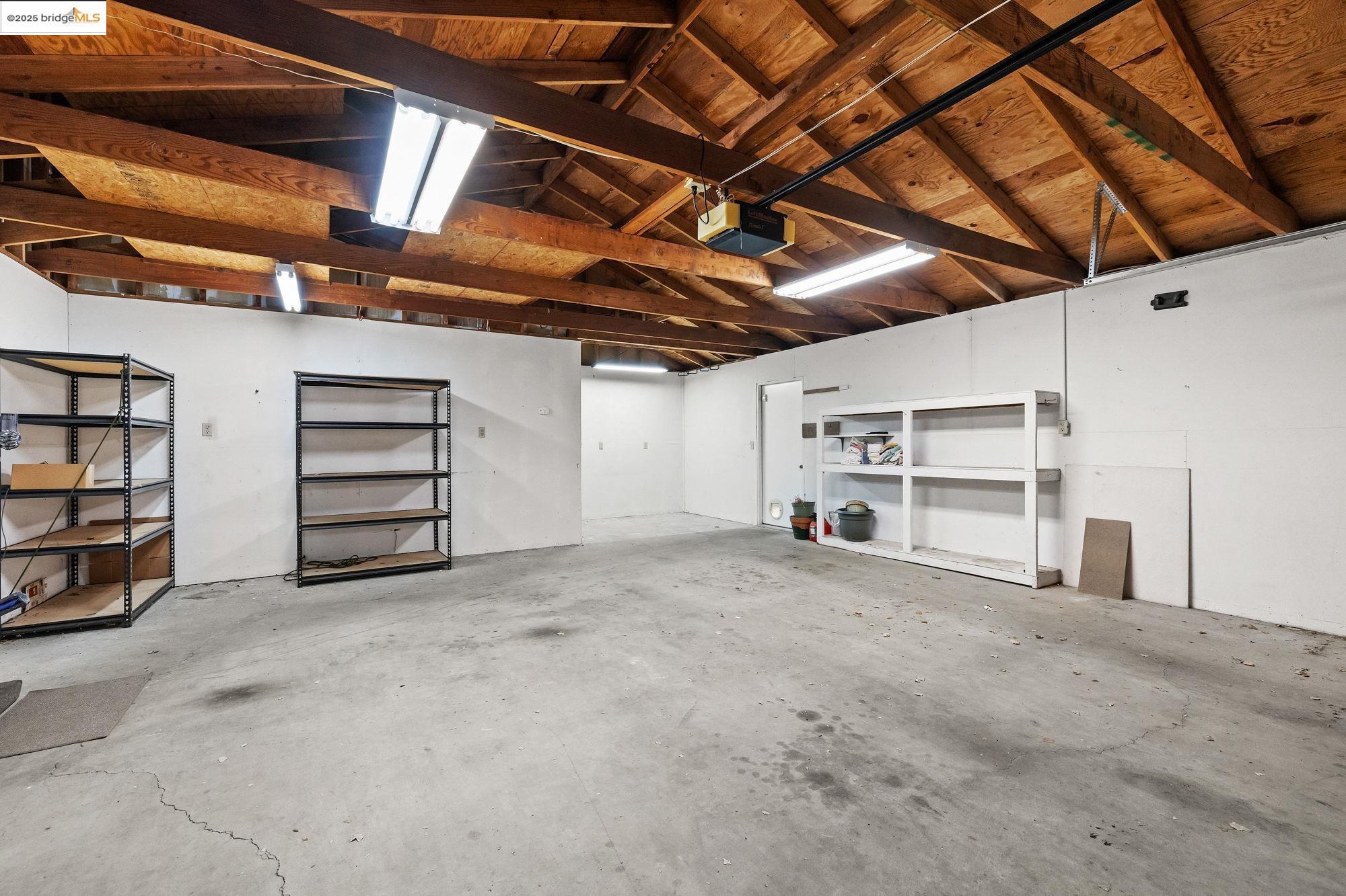 19560 River Birch Court, Unit 1 Sonora, CA 95370 - Photo 31 of 38 a view of an empty room with a book shelf