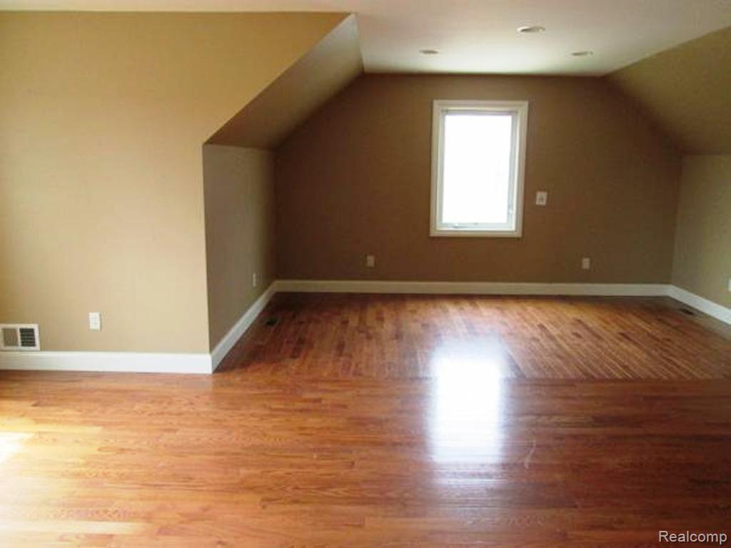 609 Jennings Road Whitmore Lake, MI 48189 - Photo 9 of 21 4.jpg