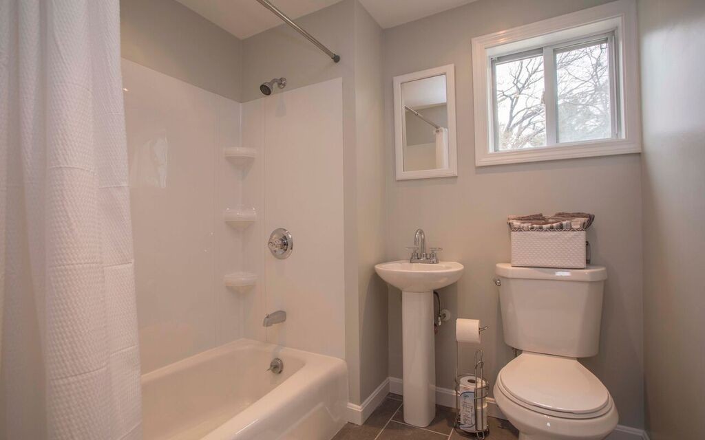 170 Stockbridge Road Scituate, MA 02066 - Photo 9 of 28 Gallery Image 9