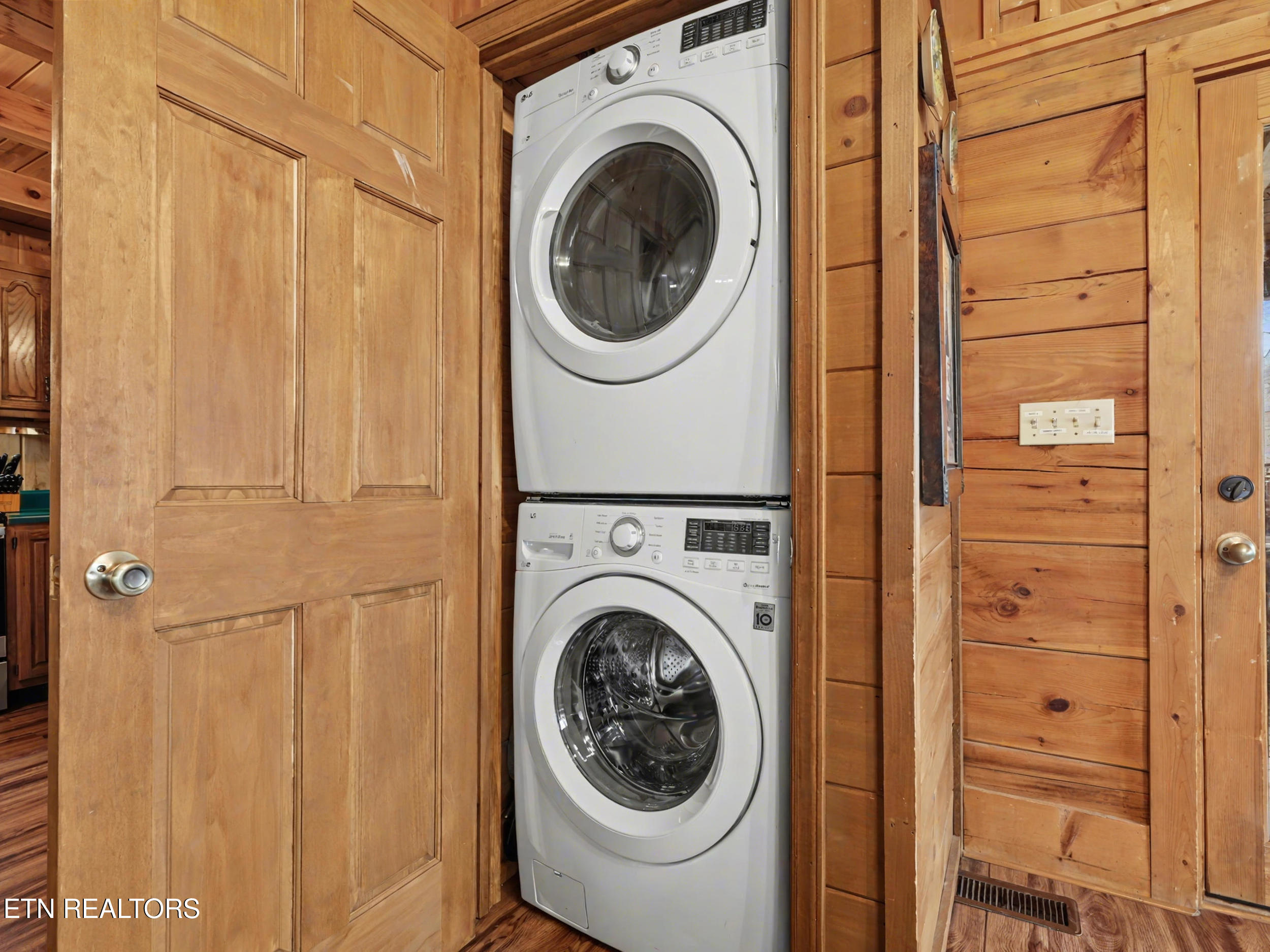 1141 Ski View Lane Sevierville, TN 37876 - Photo 10 of 36 11_img_0561