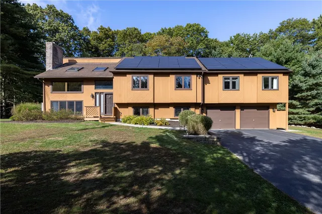 $849,900 | 8 Robin Drive, North Kingstown, RI 02852