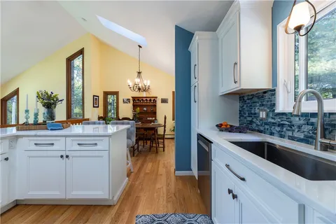 $849,900 | 8 Robin Drive, North Kingstown, RI 02852