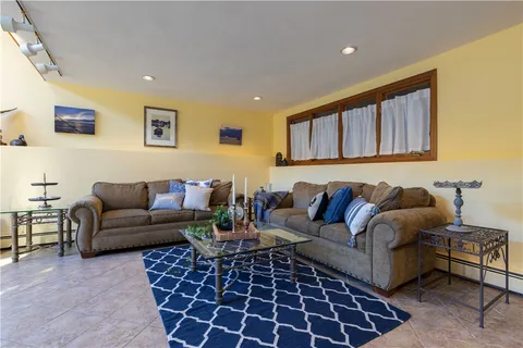 $849,900 | 8 Robin Drive, North Kingstown, RI 02852