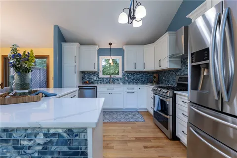 $849,900 | 8 Robin Drive, North Kingstown, RI 02852