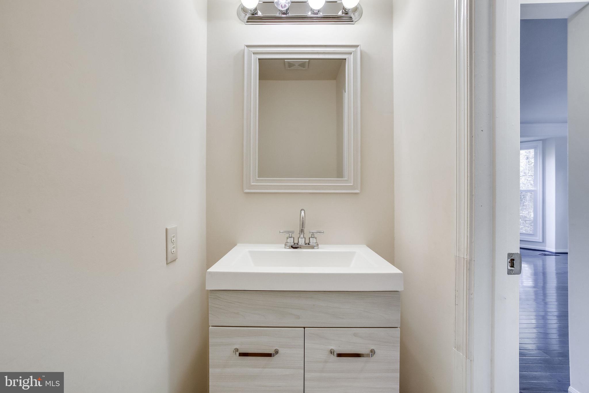43840 Laburnum Square Ashburn, VA 20147 - Photo 16 of 68