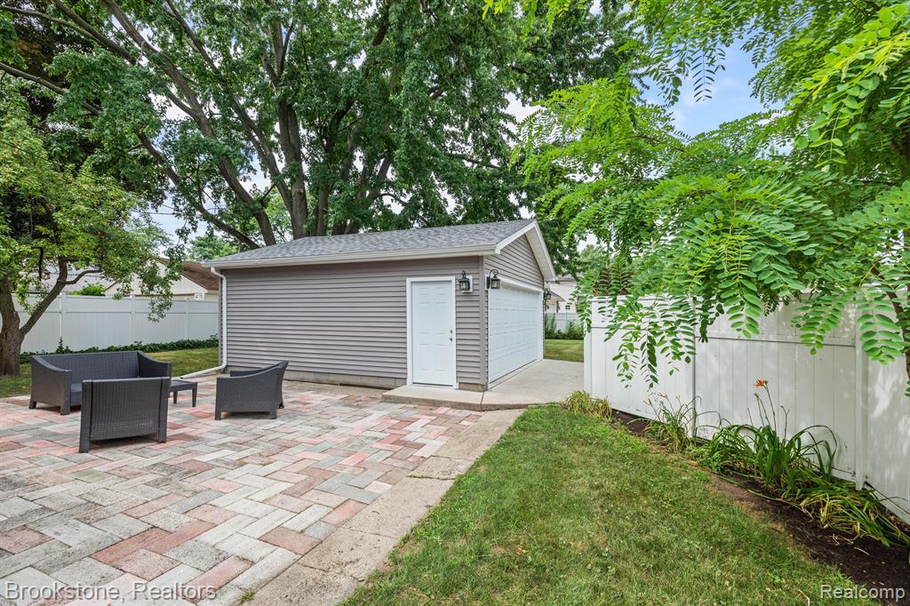 2120 Oxford Road Berkley, MI 48072 - Photo 32 of 42