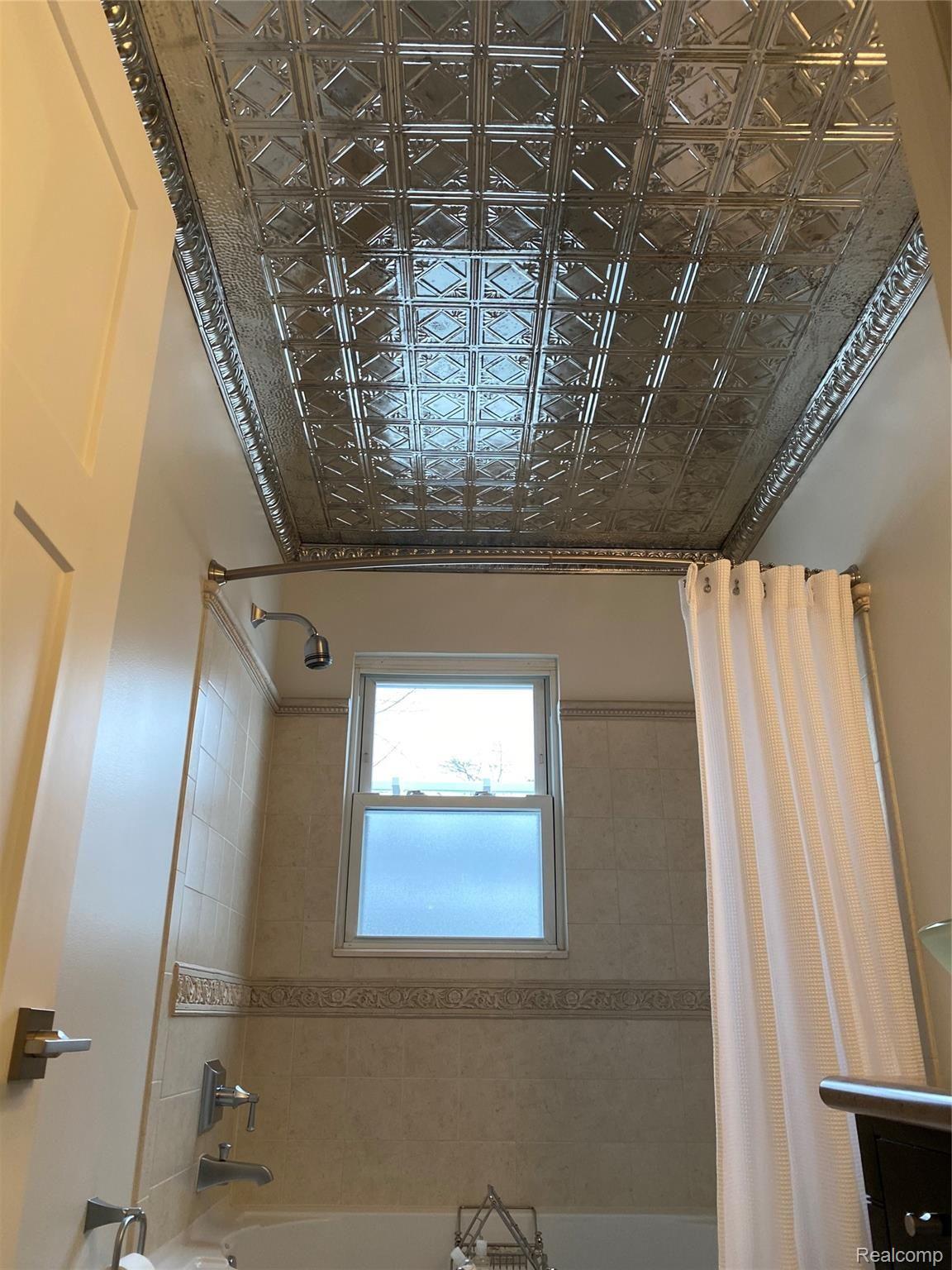 9701 Ruth Avenue Allen Park, MI 48101 - Photo 15 of 40 7945B873-DFD8-4FD3-8660-408F2A3DDB24.jpeg