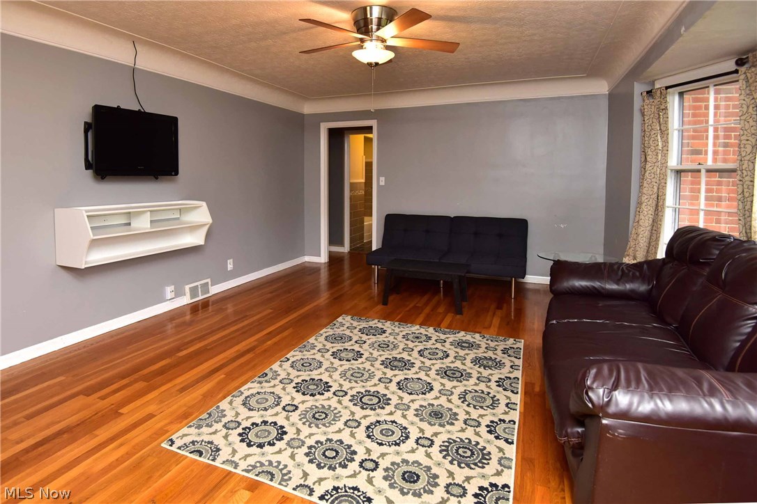 3874 Warrendale Road South Euclid, OH 44118 - Photo 6 of 31