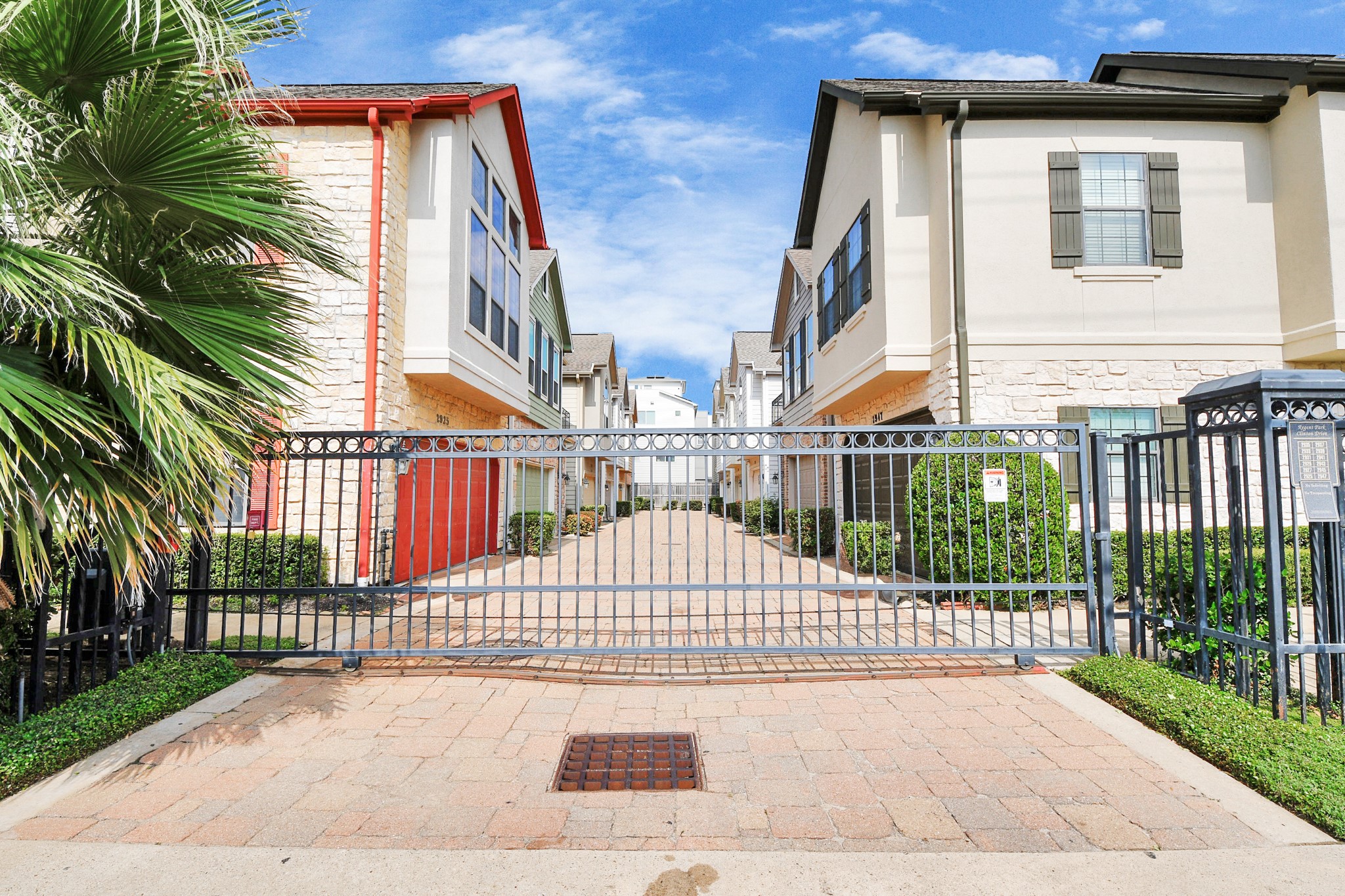 2941 Clinton Drive Houston, TX 77020 - Photo 3 of 35