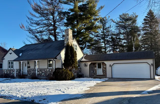 $290,000 | 3315 School Street, Two Rivers, WI 54241