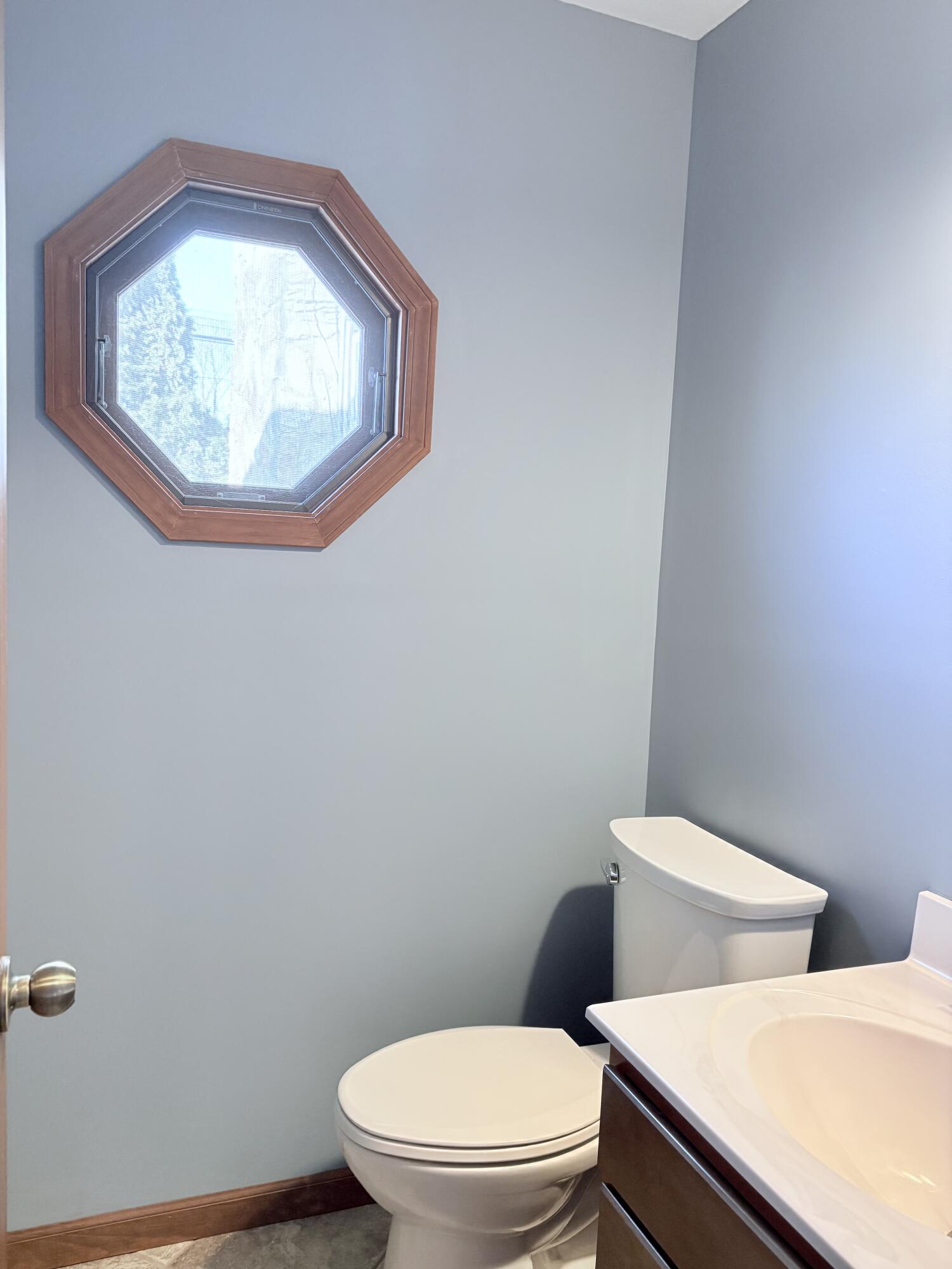 3315 School Street Two Rivers, WI 54241 - Photo 16 of 28 Half bath