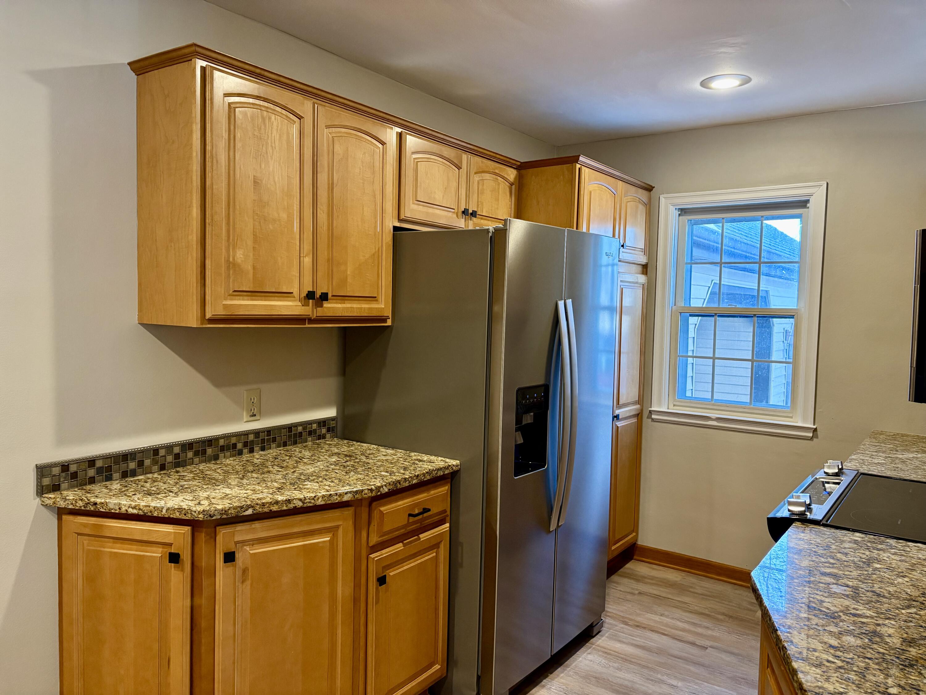3315 School Street Two Rivers, WI 54241 - Photo 5 of 28 kitchen
