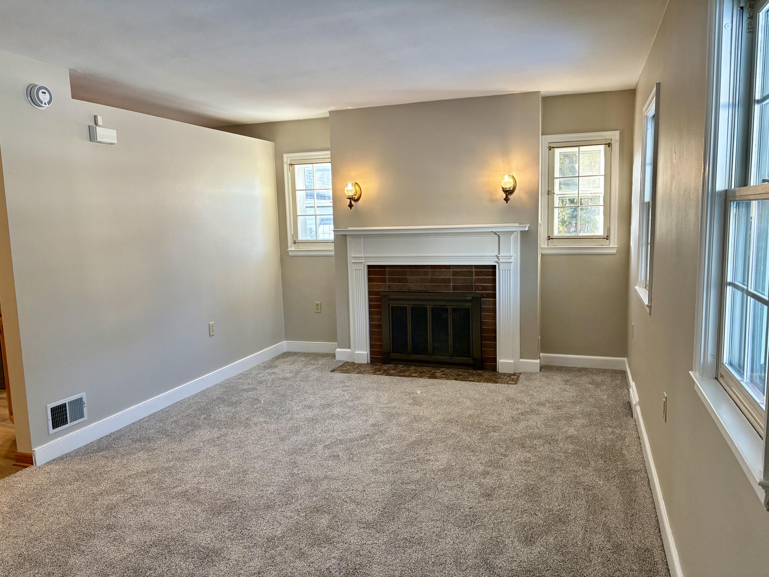 3315 School Street Two Rivers, WI 54241 - Photo 10 of 28 living room