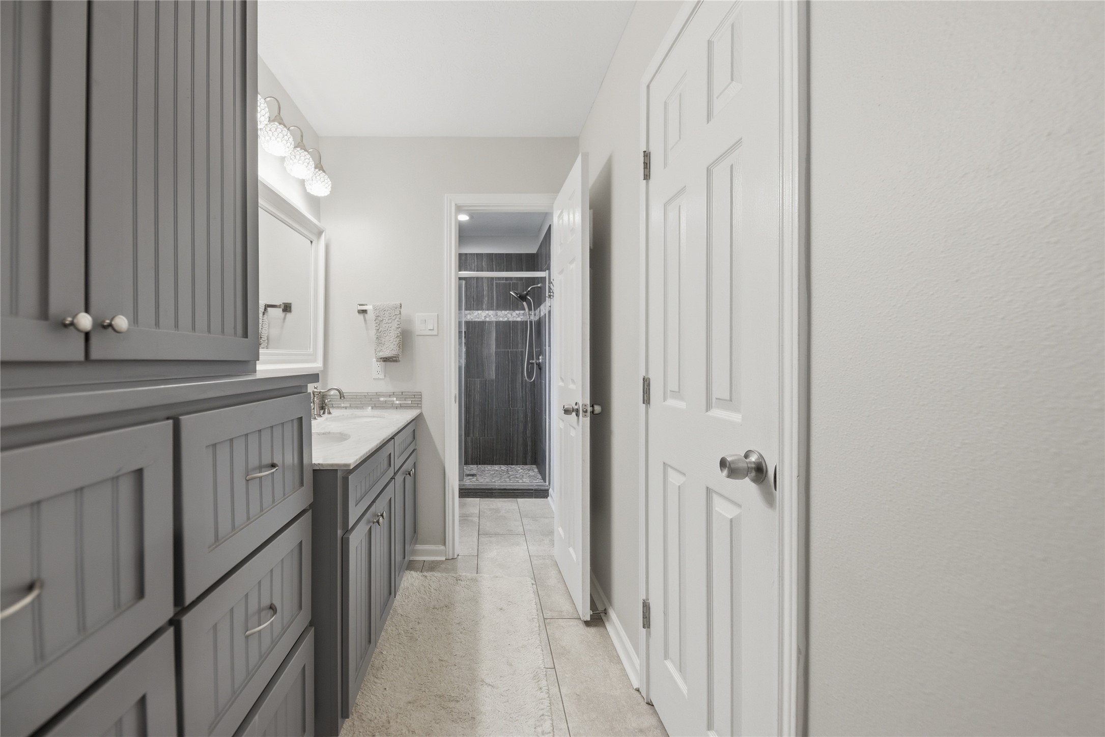 207 Briar Ridge Drive Bellville, TX 77418 - Photo 20 of 41 Primary Bathroom