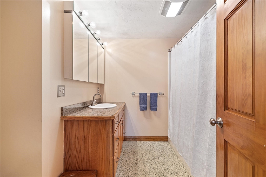 24 Oxford Road Charlton, MA 01507 - Photo 12 of 24 Gallery Image 12