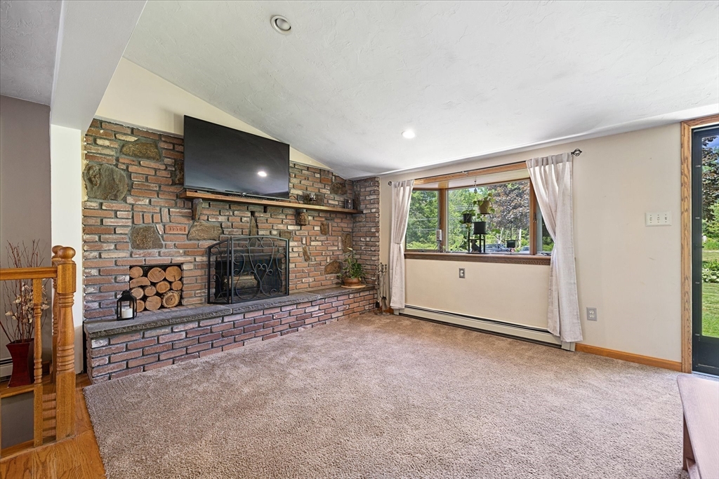 24 Oxford Road Charlton, MA 01507 - Photo 7 of 24 Gallery Image 7