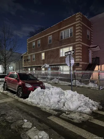 $3,058 | 400 Crescent Street, Unit 1 2 3 | City Line