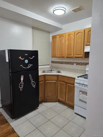 $3,058 | 400 Crescent Street, Unit 1 2 3 | City Line