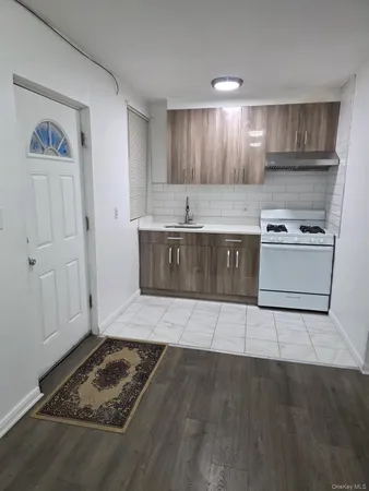 $3,058 | 400 Crescent Street, Unit 1 2 3 | City Line