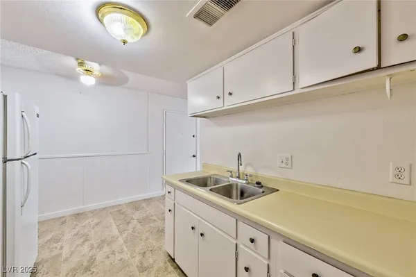 $775 | 3821 Daisy Street, Unit 31, Las Vegas, NV 89119
