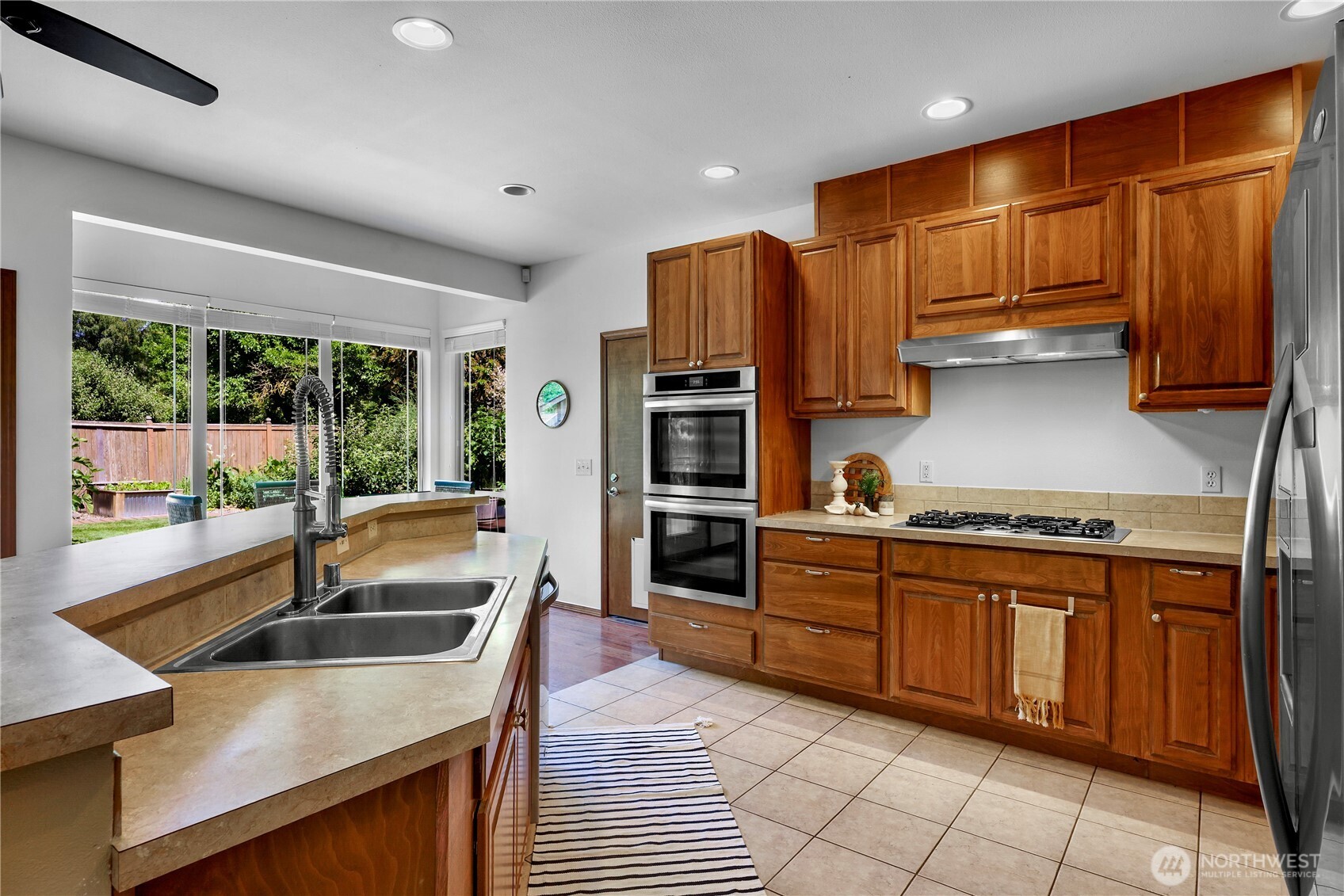 3217 Locust Avenue Bellingham, WA 98225 - Photo 11 of 33