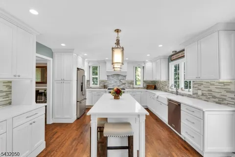 $799,000 | 3 Aspen Drive, Chester, NJ 07930