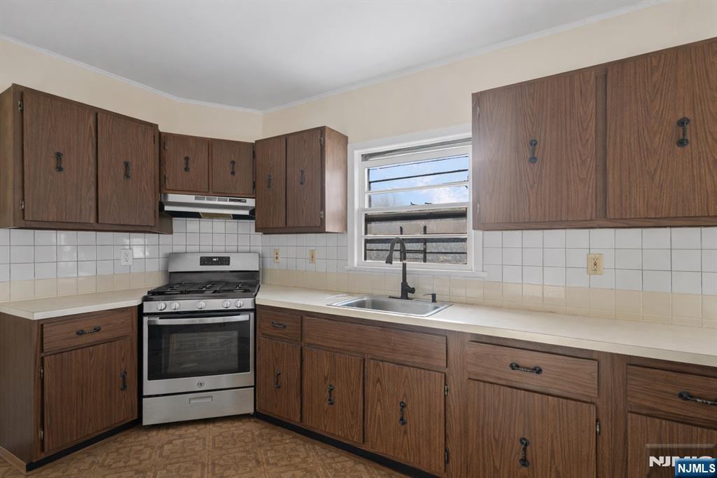 335 Court Street Elizabeth, NJ 07206 - Photo 3 of 27