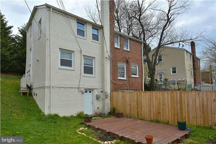 3610 Kemper Road Arlington, VA 22206 - Photo 2 of 22 Exterior (Rear)