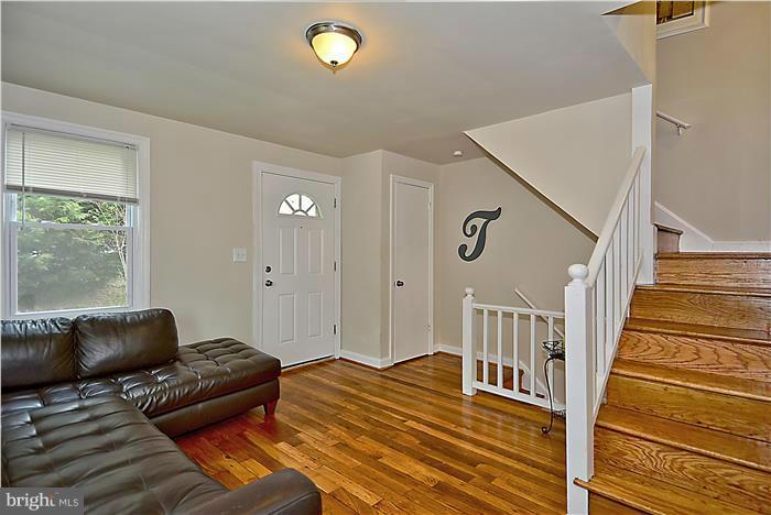3610 Kemper Road Arlington, VA 22206 - Photo 6 of 22 Living Room