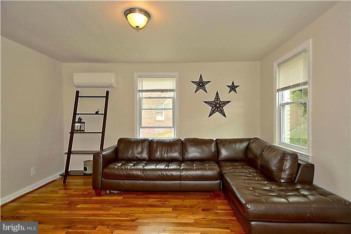 3610 Kemper Road Arlington, VA 22206 - Photo 7 of 22 Living Room
