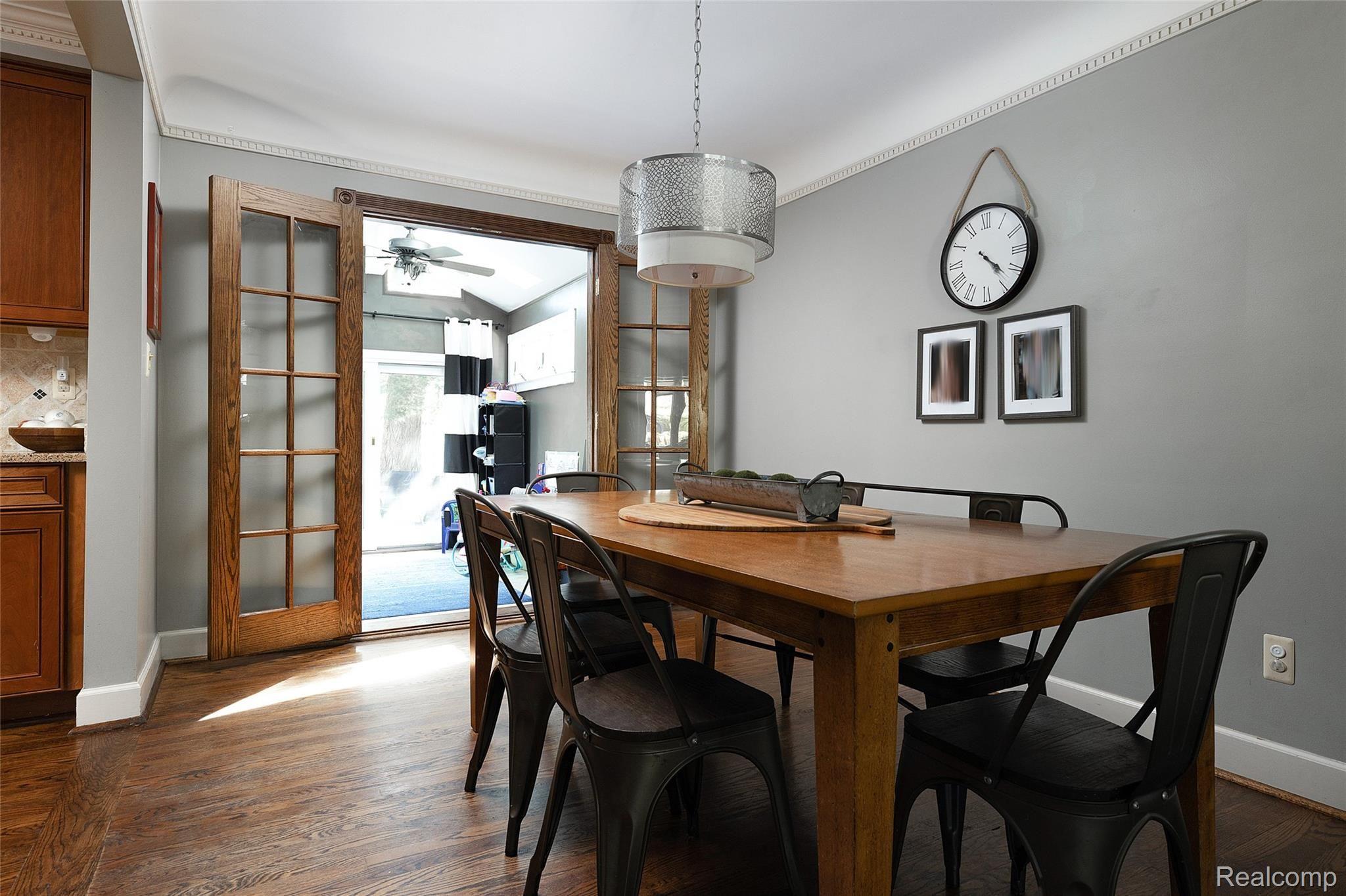 1827 Newcastle Road Grosse Pointe, MI 48236 - Photo 9 of 32 9.jpg