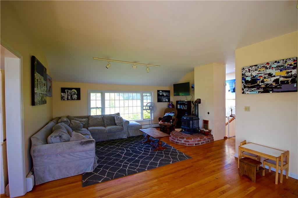 628 Pleasant Point Road Cushing, ME 04563 - Photo 8 of 17 Living room