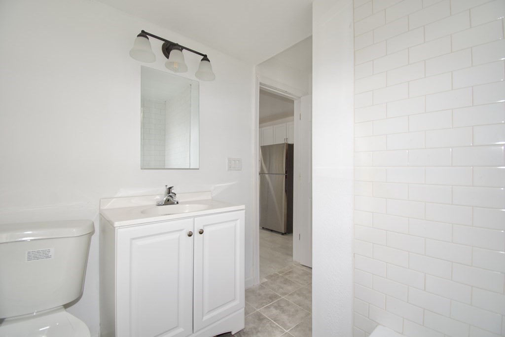 79 Quincy Street Springfield, MA 01109 - Photo 13 of 27 a bathroom with a toilet sink and mirror