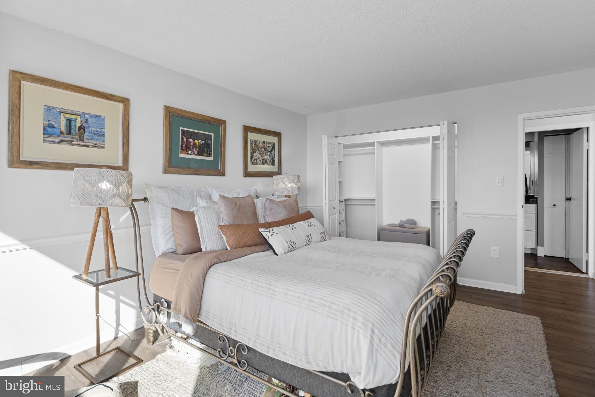 4401 Roland Avenue, Unit 310 Baltimore, MD 21210 - Photo 18 of 24 a bedroom with a bed and a chandelier