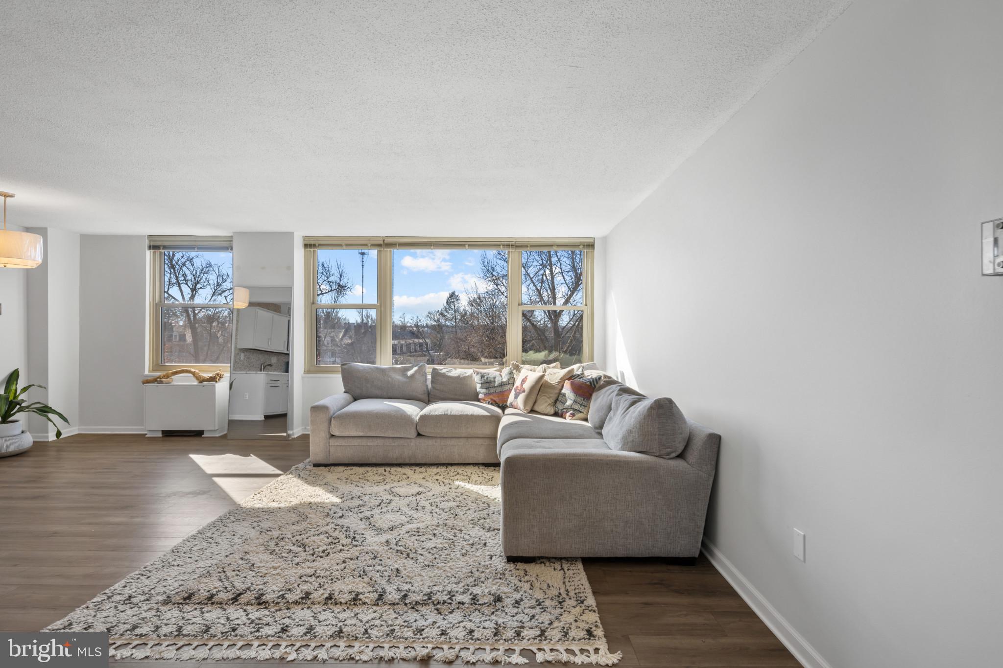 4401 Roland Avenue, Unit 310 Baltimore, MD 21210 - Photo 9 of 24 a living room with furniture and a large window