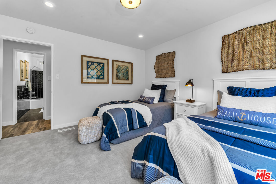 8330 Zitola Terrace Playa del Rey, CA 90293 - Photo 29 of 48 a spacious bedroom with two beds and painting on the wall