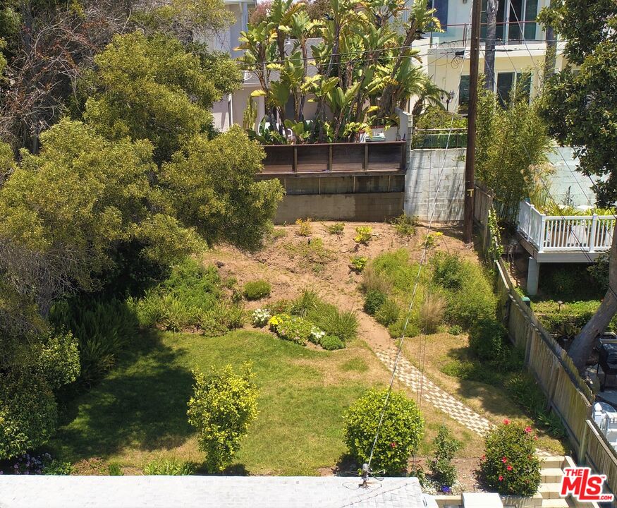 8330 Zitola Terrace Playa del Rey, CA 90293 - Photo 39 of 48 a view of backyard of the house