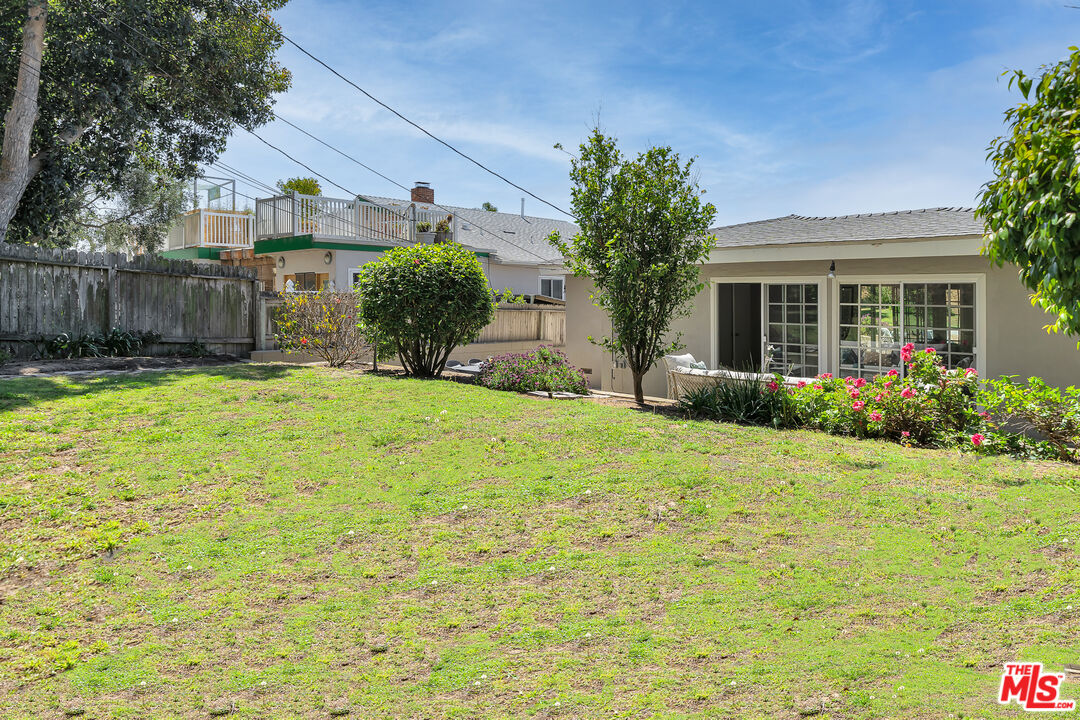 8330 Zitola Terrace Playa del Rey, CA 90293 - Photo 41 of 48 a house with garden in front of it
