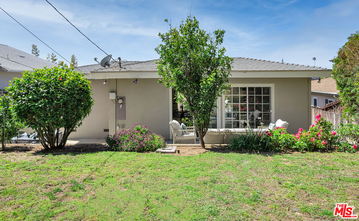 8330 Zitola Terrace Playa del Rey, CA 90293 - Photo 42 of 48 a front view of a house with garden