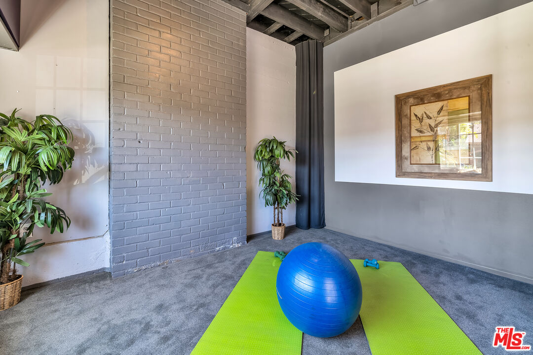8330 Zitola Terrace Playa del Rey, CA 90293 - Photo 45 of 48 a view of outdoor space
