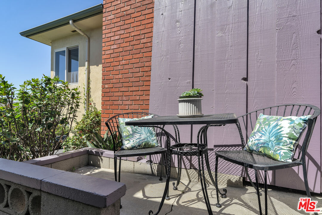 8330 Zitola Terrace Playa del Rey, CA 90293 - Photo 6 of 48 a view of an outdoor seating area