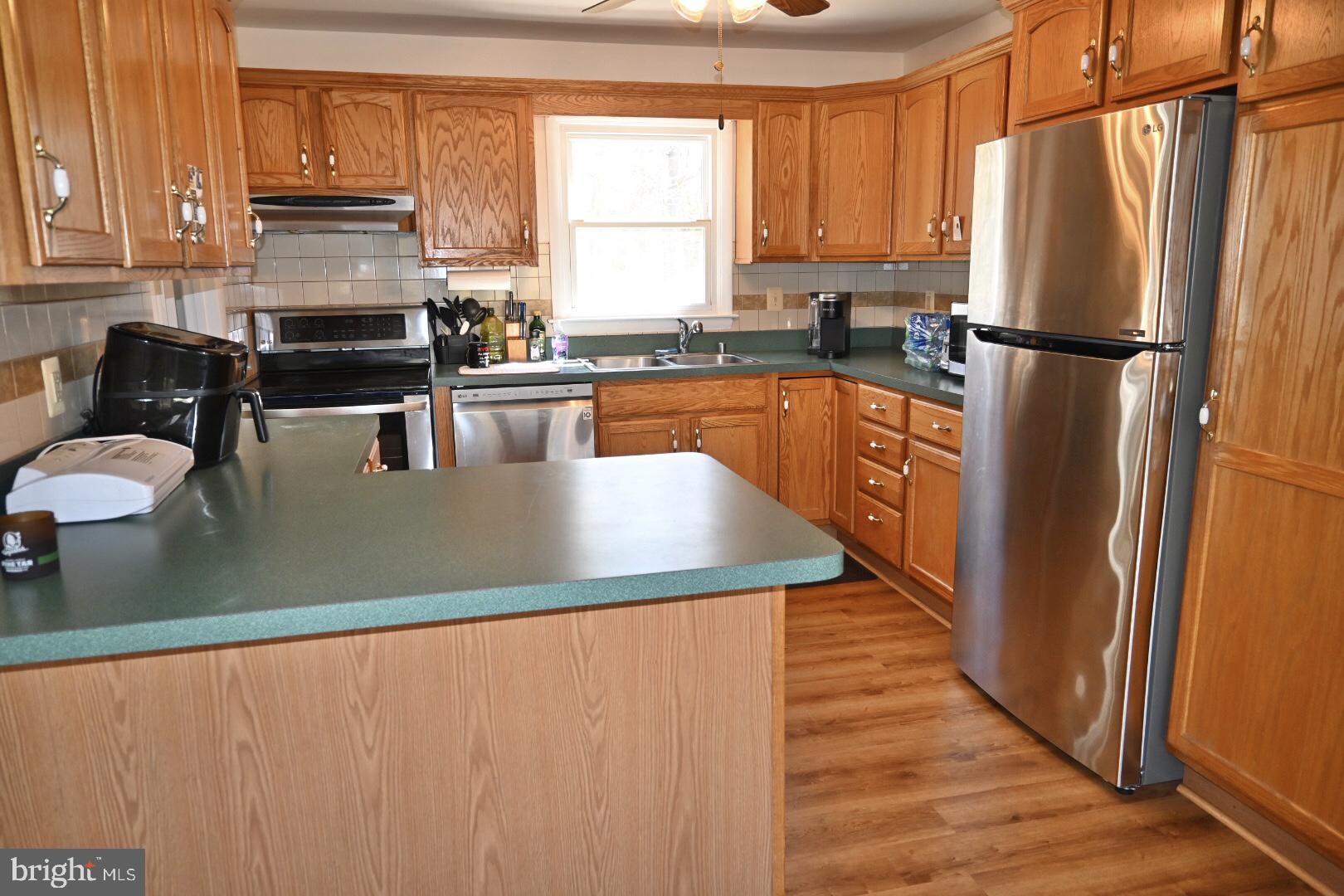 112 Valley View Avenue Edgewater, MD 21037 - Photo 3 of 22 Kitchen
