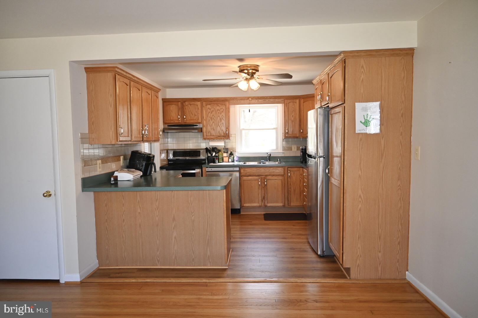 112 Valley View Avenue Edgewater, MD 21037 - Photo 4 of 22 Kitchen