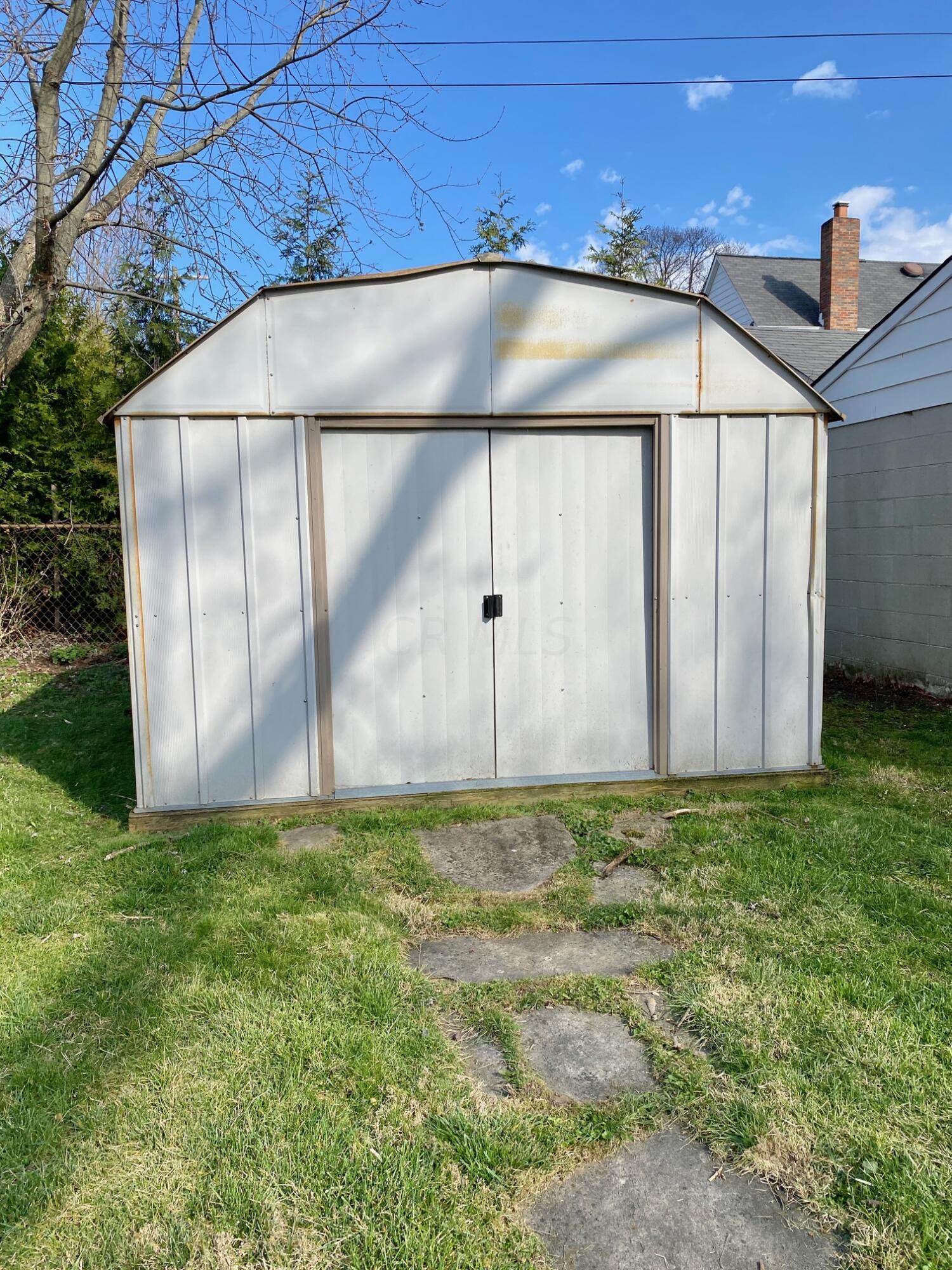 254 Chatham Road Columbus, OH 43214 - Photo 37 of 61 Large storage shed behind garage