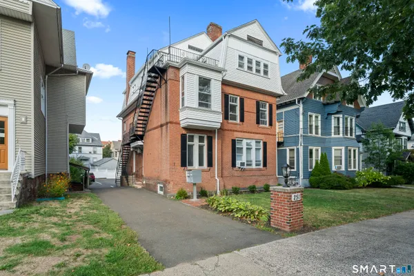$1,660 | 251 Lawrence Street, Unit LL, New Haven, CT 06511