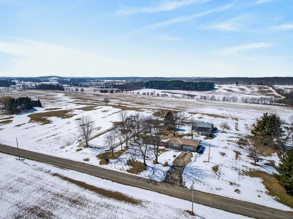 $750,000 | 5529 Langer Road, Marshall, WI 53559